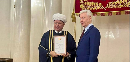 Сергей Собянин вручил Альбиру хазрату Крганову государственную награду